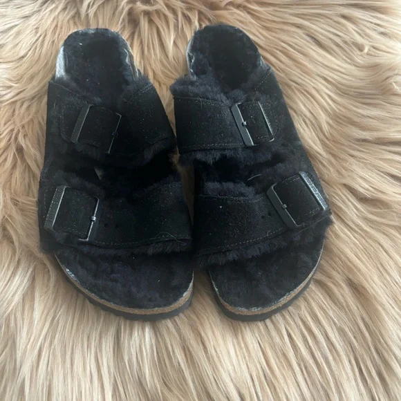 BLACK SUEDE BIRKENSTOCK SHEARLING SANDALS. - Picture 1 of 6